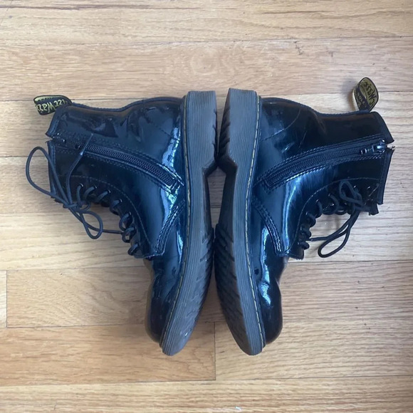Dr Marten sz kids 3 patent leather boot lace up great pre owned condition - Picture 2 of 9